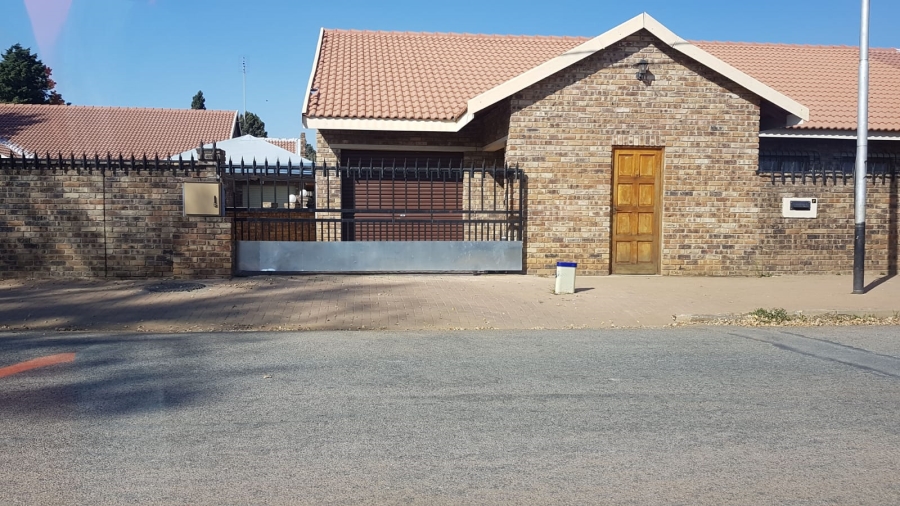 18 Bedroom Property for Sale in Oudorp North West